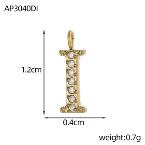 Détails des dimensions du pendentif lettre I de 1,2 cm avec pierres de zircone serties