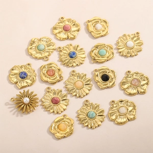 Pendentifs fleurs irréguliers vintage avec turquoise et pierres naturelles en or