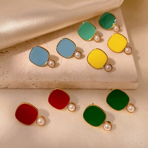 Pendientes vintage de esmalte con perlas blancas en azul verde rojo y amarillo