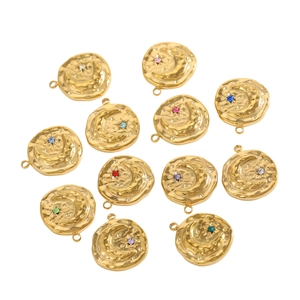 Pendentifs vintage en acier inoxydable avec lune, étoile, zircons colorés et texture martelée