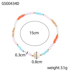 Detalle de pulsera de cuentas de colores con perla barroca que muestra longitud de 15 cm
