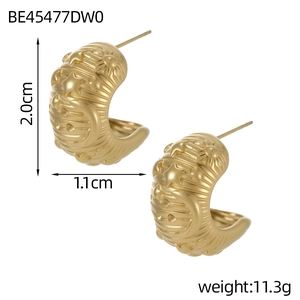 Detail of PVD gold plated C-shape hoop earrings with embossed star patterns and dimensions