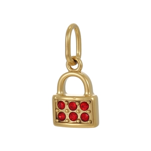 Detalle del colgante de candado dorado con forma de corazón y seis circonitas rojas