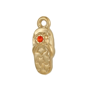 Detail eines Gold-Flip-Flop-Anhängers mit Sternen und orangefarbenem Edelstein für DIY-Schmuck