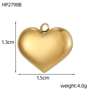 Polished gold heart charm detail with dimensions 1.5cm by 1.3cm and 4.0g weight