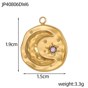 Pendentif lune et étoile baroque avec zircon violet et détails dorés géométriques