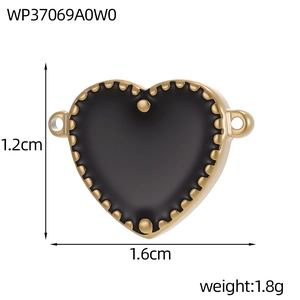 Detailed size chart of black heart-shaped pendant with golden edges and dual rings