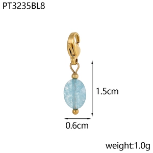 Detalle de colgante de piedra azul con cierre de mosquetón dorado y dimensiones