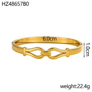 Dettaglio del bracciale tondo irregolare placcato oro 18k con dimensioni e peso