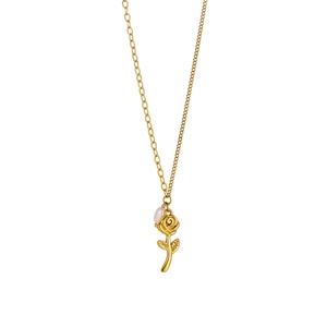 Elegante collana con ciondolo a rosa dorata e perla su catena a maglie miste