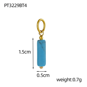 Vue détaillée du pendentif cylindrique en pierre bleue naturelle de 1,5 cm sur 0,5 cm