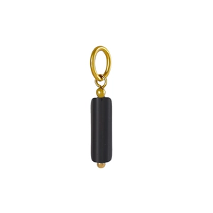 Détail du pendentif cylindre noir mat avec boucle en métal doré et accent de perle