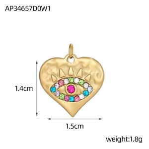 Pendentif cœur bohème en acier inoxydable doré martelé avec des strass multicolores