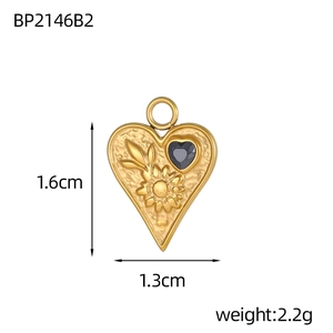 Pendentif cœur doré avec zircon noir et relief de tournesol, taille de 1,6 cm