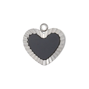 Pendentif coeur en acier inoxydable poli avec centre noir et bords gravés en rayon de soleil