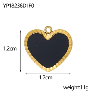 Vue détaillée du pendentif coeur montrant les dimensions 1,2cm et poids 1,1g