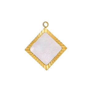 Détail macro du pendentif carré avec cadre plissé doré et incrustation de nacre