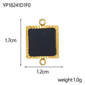 Pendentif carré doré avec centre noir et texture radiale, hauteur 1,7 cm pour bijoux