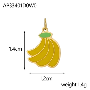 Vista dettagliata del ciondolo banana in smalto con dimensioni 1,4cm x 1,2cm e peso 1,4g