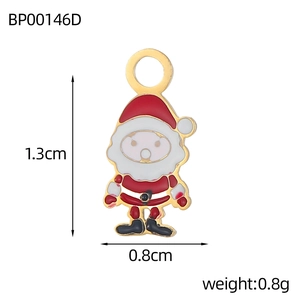 Détail du pendentif Père Noël en émail avec dimensions de 1,3 cm de haut et 0,8 cm de large