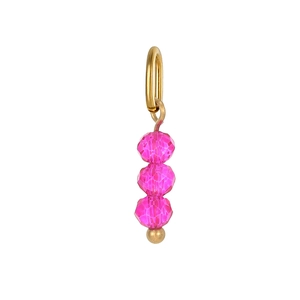 Dettaglio ravvicinato di perline rosa sfaccettate su pendente dorato per gioielli DIY