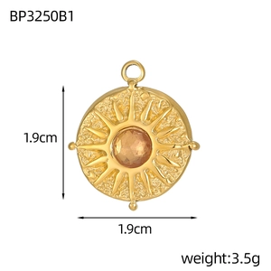 Detail of a round tarot sun pendant in gold finish with amber zircon and dimensions