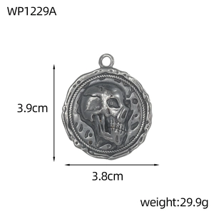 Gothic skull pendant dimensions showing 3.9cm by 3.8cm with weight 29.9g specifications