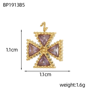 Dettaglio pendente a croce oro da 1,1 cm con pietre viola e specifiche peso