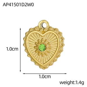 Ciondolo a cuore dorato con gemma verde, dettaglio misura 1,0 cm e peso di 1,4 g