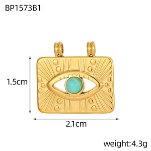Details des goldenen Evil Eye Anhängers mit Türkis-Inlay und Maßen 1.5cm x 2.1cm