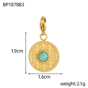 Makrodetail eines 1,6cm Goldanhängers mit Türkisstein und Karabinerverschluss
