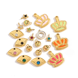 Bunte Edelstahl-Anhänger mit Kronen-, Stern- und Smiley-Motiven und Zirkon-Inlay