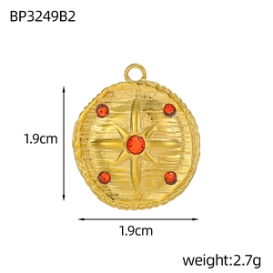 Detail showing a 1.9cm gold tarot starburst pendant with stones and 2.7g weight info