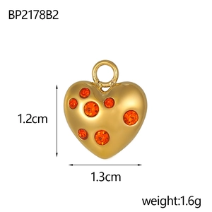 Dimensions détaillées du pendentif cœur en or 18k avec strass orange et anneau métal
