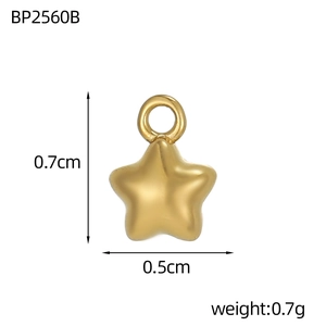 Detail showing dimensions of a 0.7cm gold-plated stainless steel star pendant for DIY jewelry