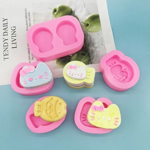 Pink silicone mold for Hello Kitty and fish-shaped DIY cakes with macaron colored results