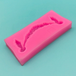 Pink silicone cake border mold with leaf vein texture for fondant and DIY baking tool