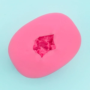 Vista dettagliata dall'alto di uno stampo in silicone rosa con cavità a forma di ciliegio 3D
