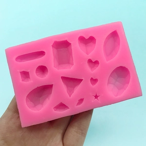 Stampo in silicone rosa con forme di cuore e gemme per fai da te e decorazioni