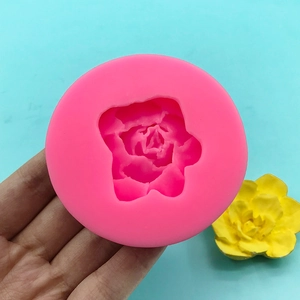 Pink silicone mold for rose-shaped soaps, candles, and cakes with yellow flower result