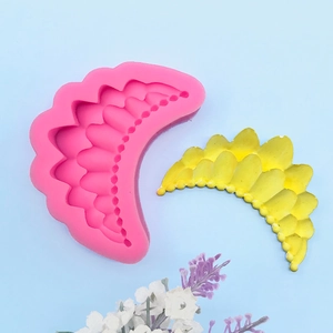 Pink silicone crown wreath cake border mold for DIY fondant and chocolate baking
