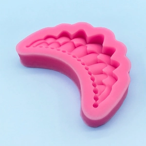 Pink silicone crown wreath cake mold for DIY chocolate fondant border decoration
