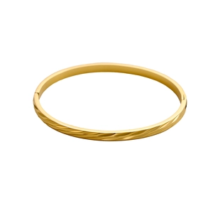 Elegante brazalete de acero de titanio dorado vintage con patrones de ranuras diagonales