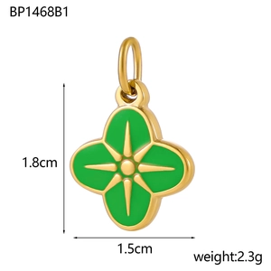 Pendentif fleur en émail vert en acier inoxydable doré avec gravure étoile