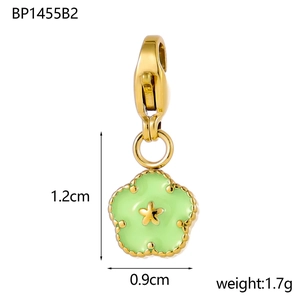 Prachtige gouden bloemenhanger met lichtgroen emaille en zirkonia ster charm hanger