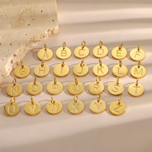 Gepolijste 14K vergulde roestvrijstalen ronde bedels met 26 letters voor doe-het-zelf sieraden