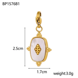 Ciondolo geometrico dorato con inserto in madreperla, misure 2,5 cm per 1,7 cm