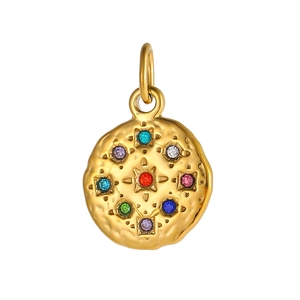 Ciondolo moneta d'oro con texture martellata e pietre di zircone colorate motivo stella