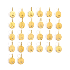 Goldenes Set mit 26 Buchstabenanhängern, Sternengravur und glänzenden Zirkonia