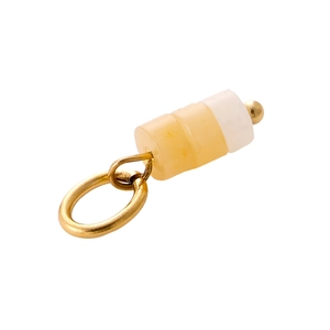 Pendaglio cilindrico in pietra con anello dorato e perle in resina naturale tricolore